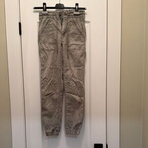 American Eagle Outfitters Women’s Green Cargo Pants (Short)